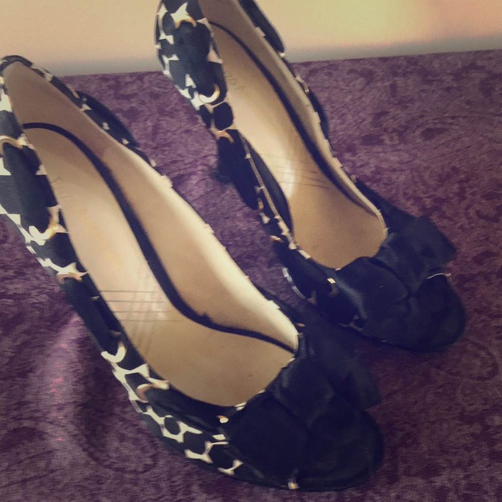 Enzo peep toe pumps